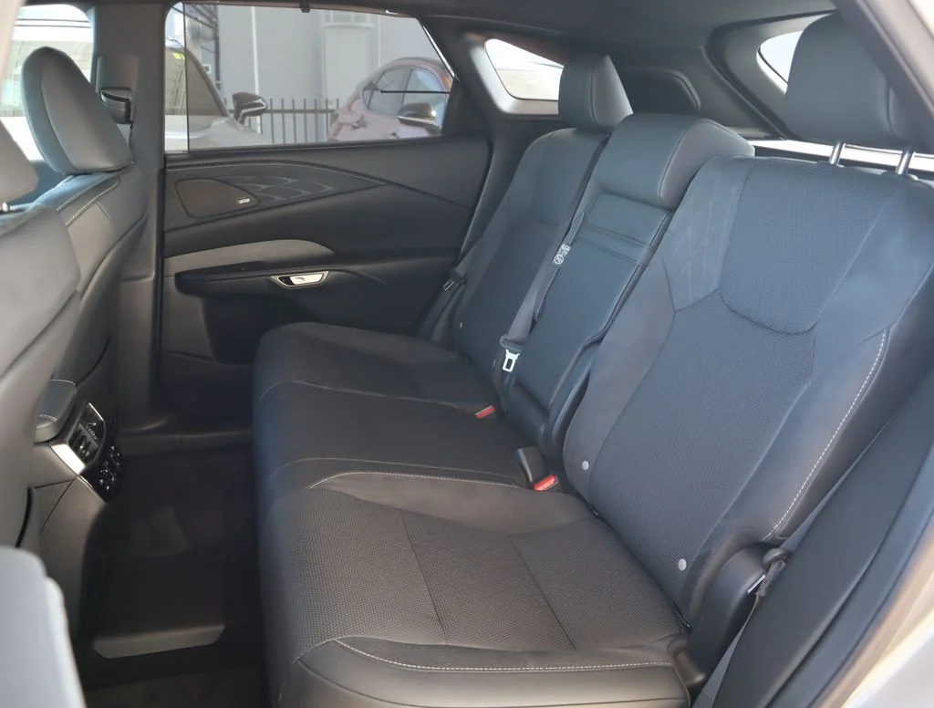 Used 2024 White Lexus 450h+ Luxury image 31