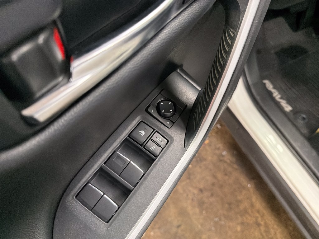 Certified Used 2020 White Toyota Limited image 17