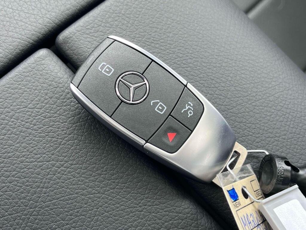 New 2026 Selenite Grey Metallic Mercedes-Benz GLE 450 image 4