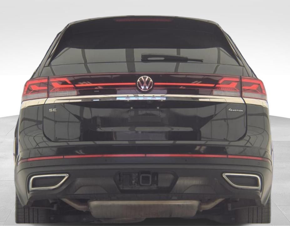 Used 2024 Black Volkswagen 2.0T SE w/Technology image 11
