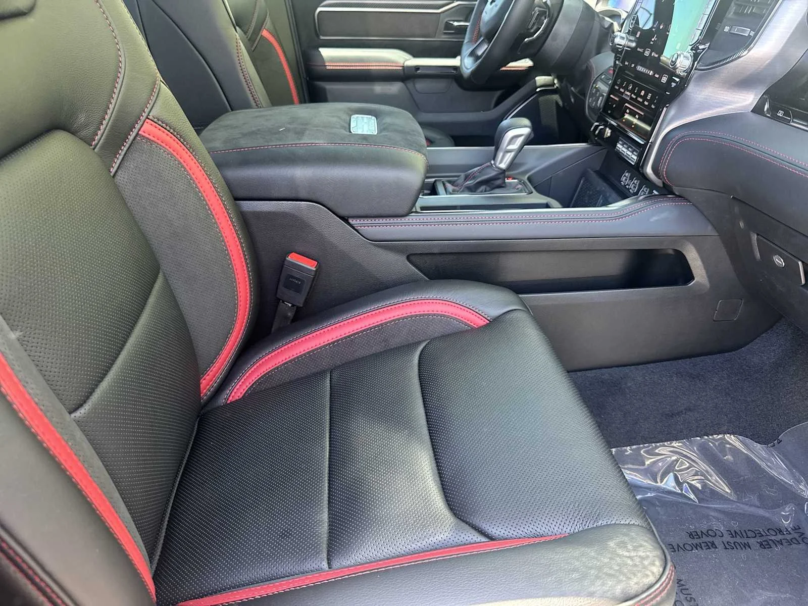 New 2026 Diamond Black Crystal Pearl-Coat Exterior Paint RAM RHO image 18