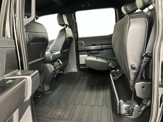 Used 2024  Ford Lariat image 25
