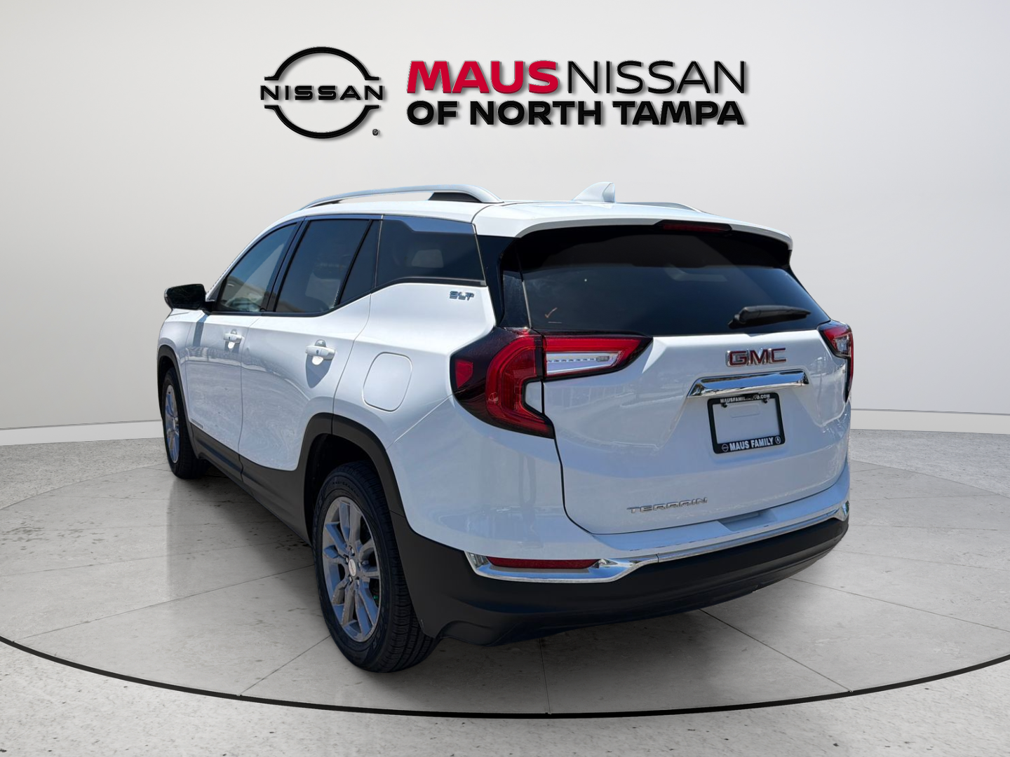 Used 2024 White GMC SLT image 6