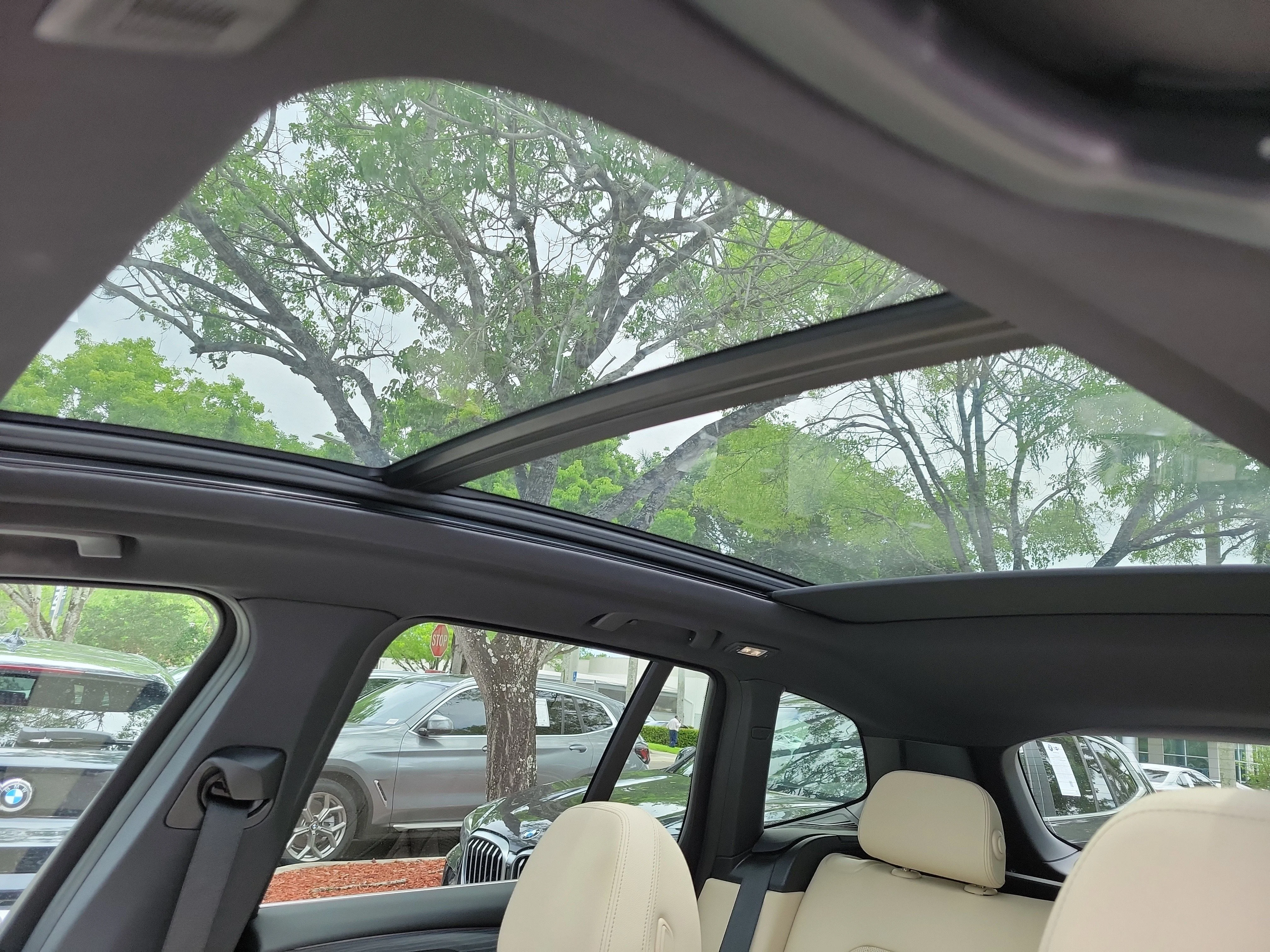 Used 2024 Aventurin Red Metallic BMW sDrive30i image 17