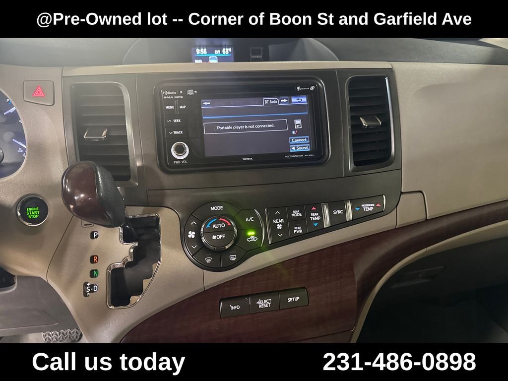 Used 2013 Green Toyota XLE image 19