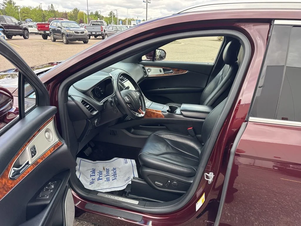 Used 2018 Burgundy Velvet Metallic Tinted Clearcoat Lincoln Reserve image 13