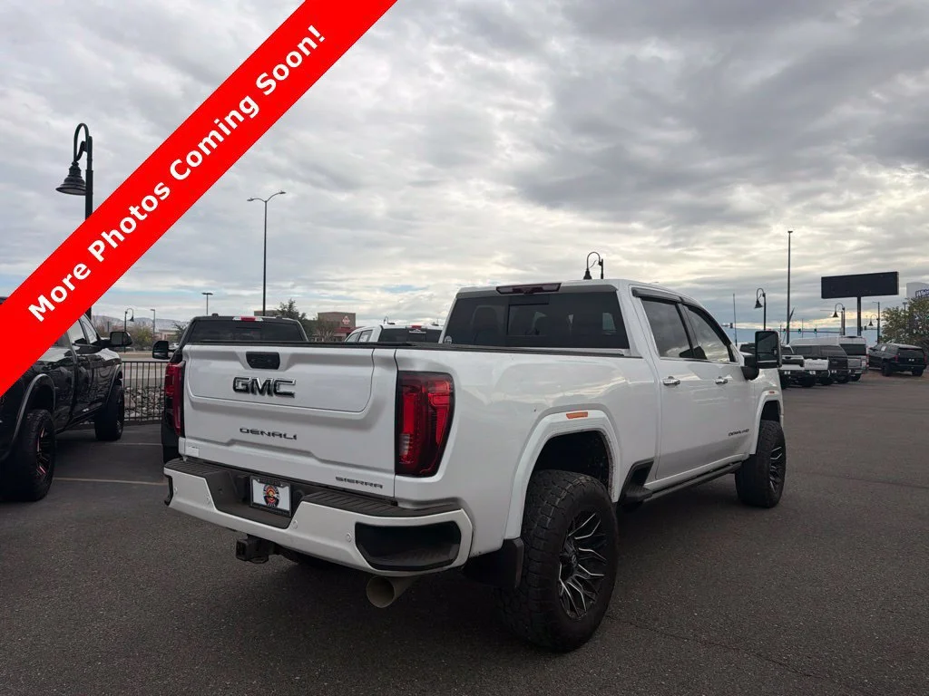 Used 2022 White GMC Denali image 2