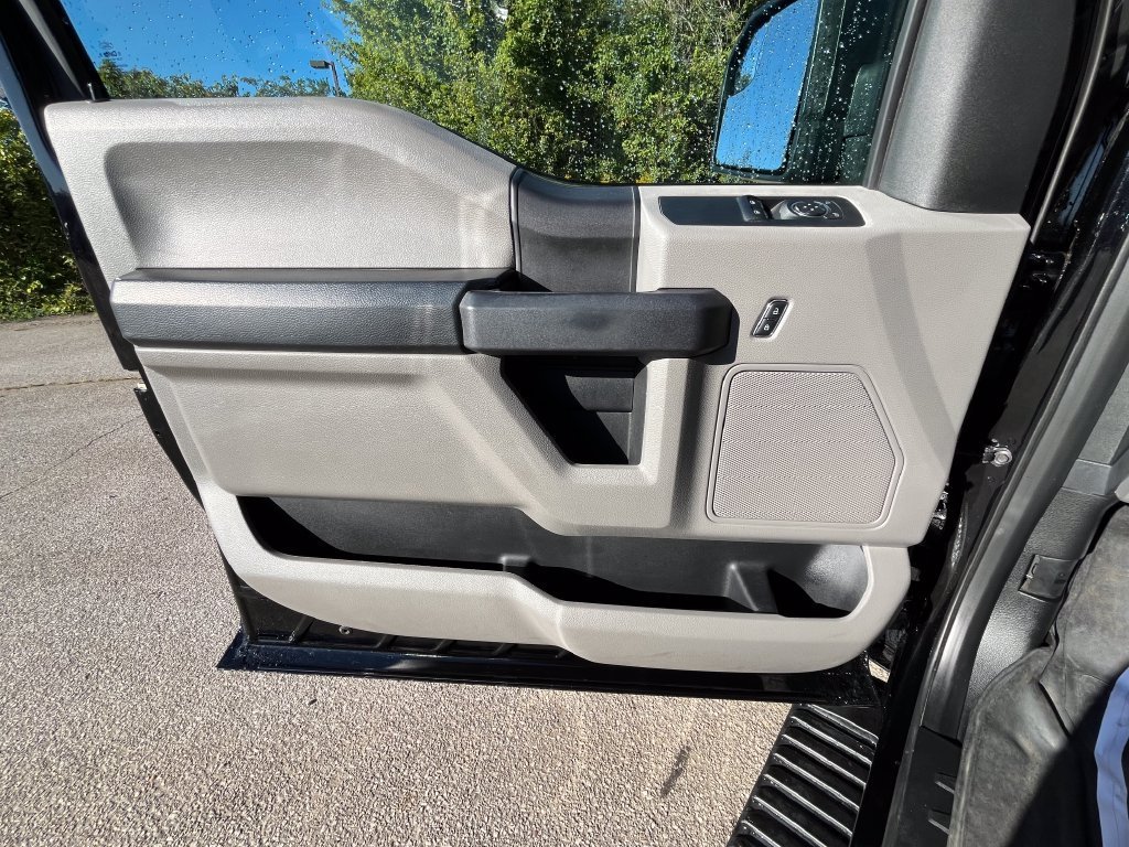 Used 2016 Black Ford XL image 3