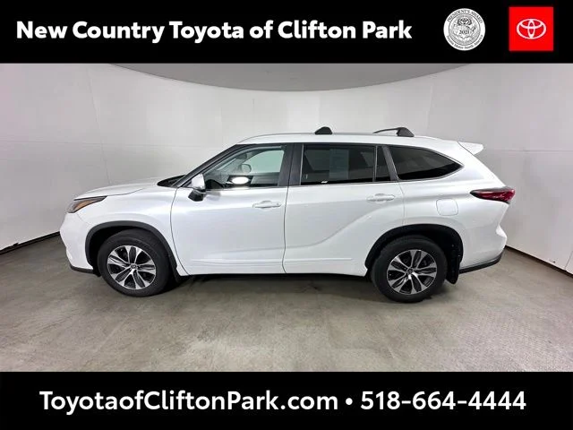 Used 2023 Beige Toyota XLE image 6