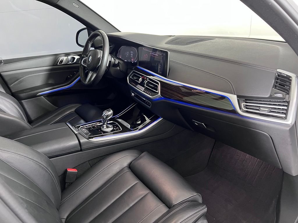 Used 2021 White BMW xDrive40i image 18