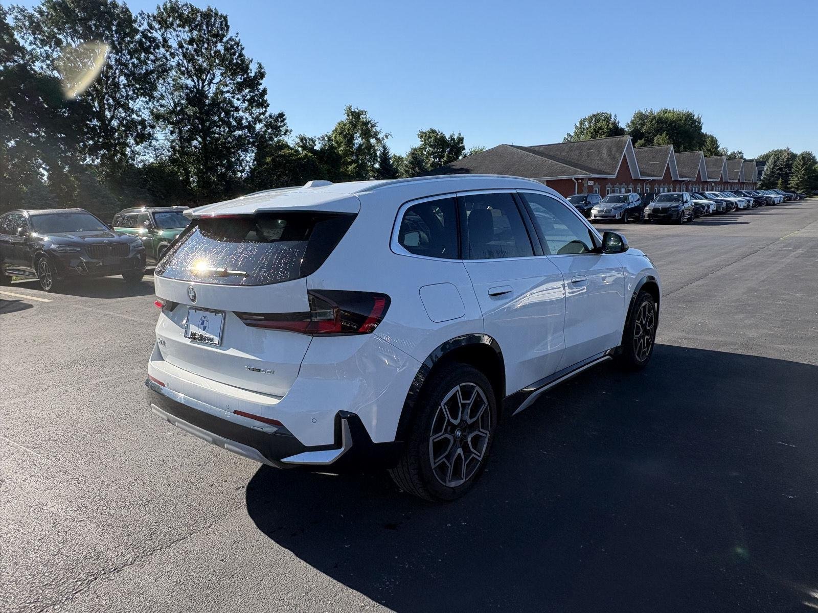 Used 2024 Alpine White BMW xDrive28i image 7
