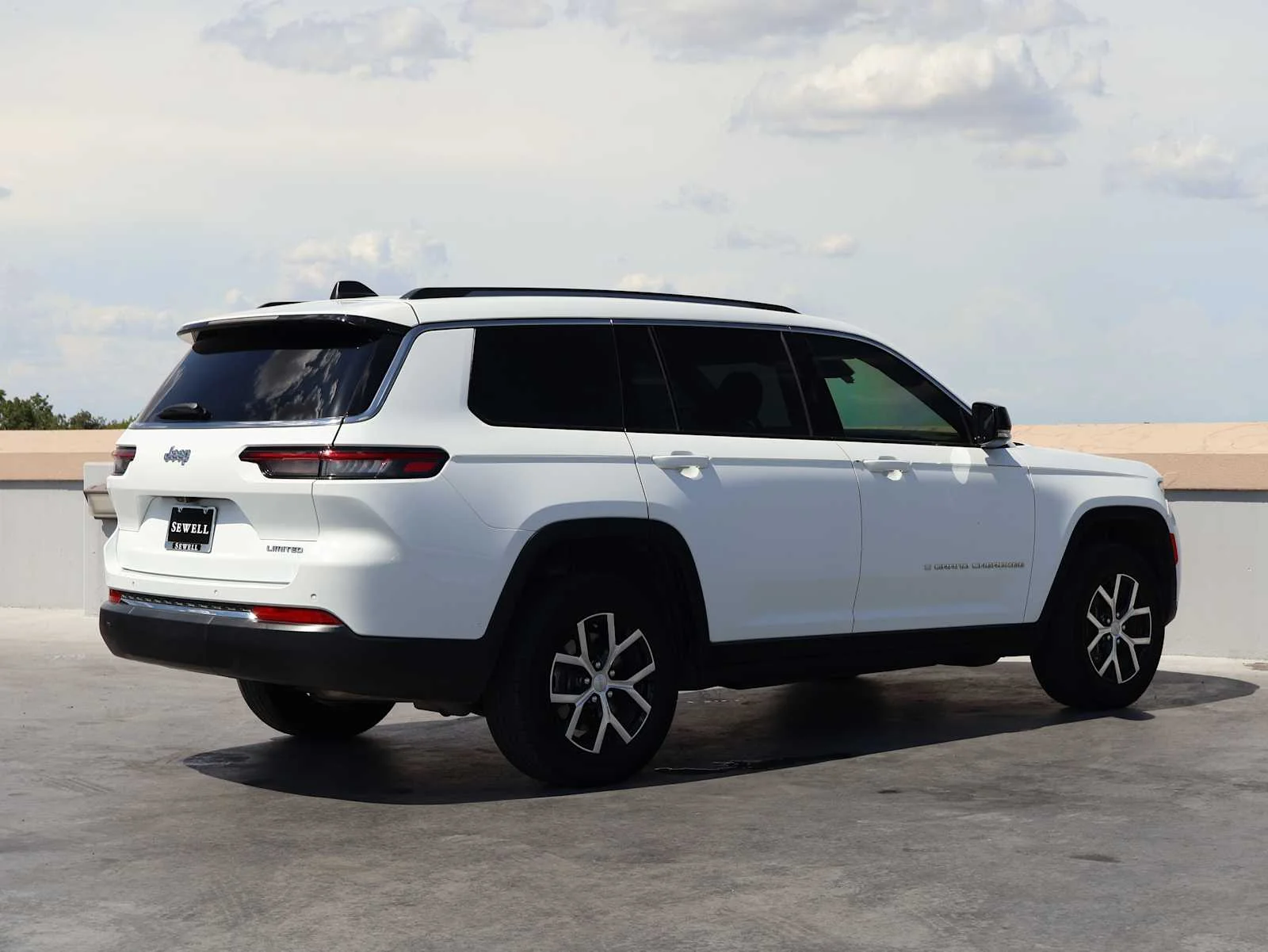 Used 2023 Bright White Clearcoat Jeep Limited image 5