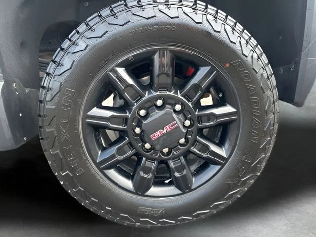 Used 2024 White GMC AT4 image 40