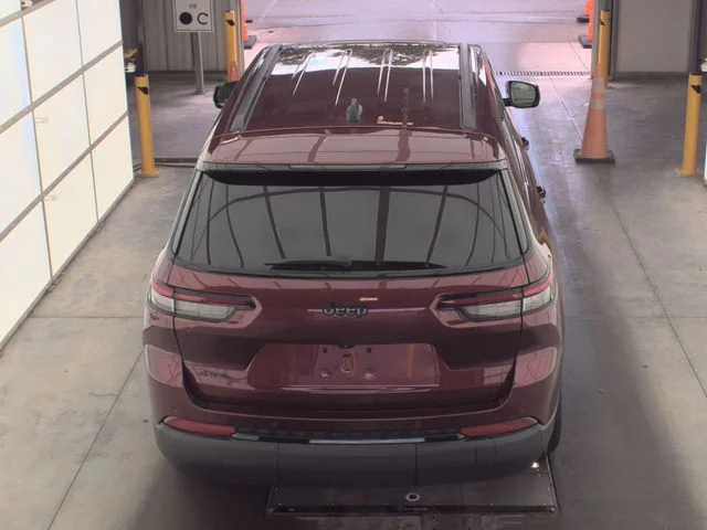 Used 2024 Red Jeep Altitude image 7