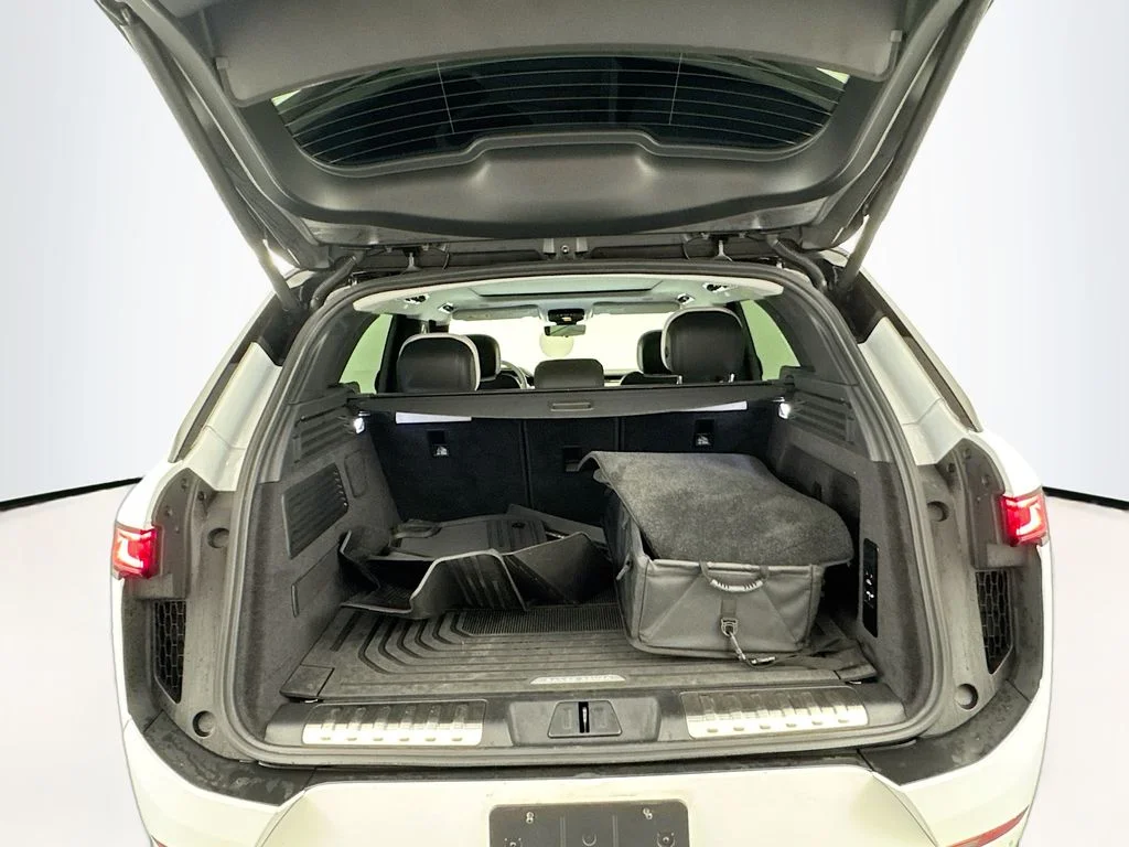 Certified Used 2025 White Land Rover Dynamic SE image 27