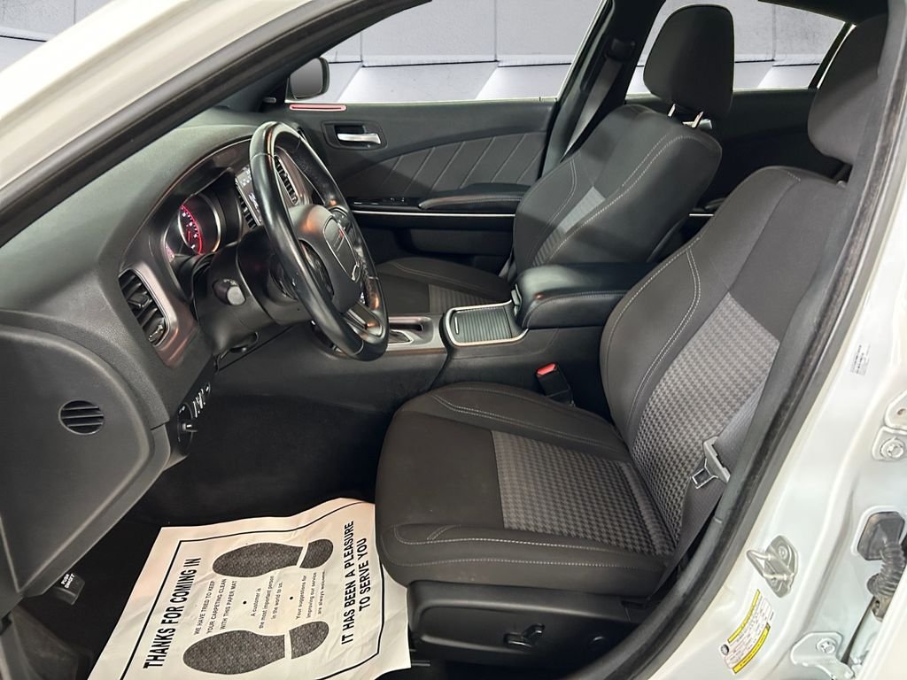 Used 2023 White Dodge SXT image 7