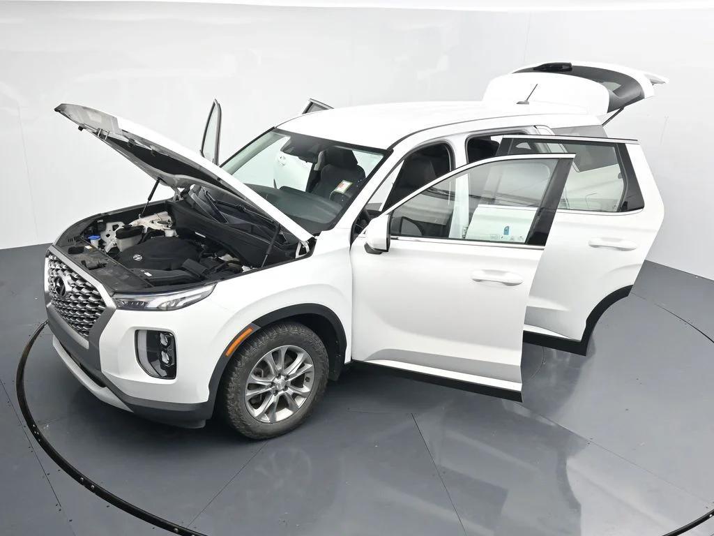 Used 2021 White Hyundai SE image 37