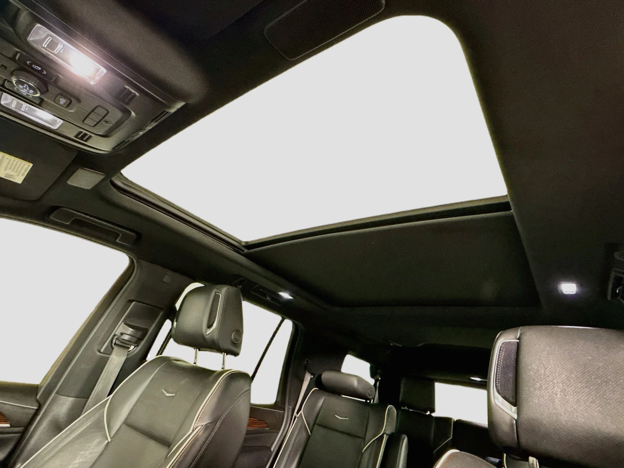 Used 2021 CRYSTAL WHITE TRICOAT Cadillac Premium Luxury image 25