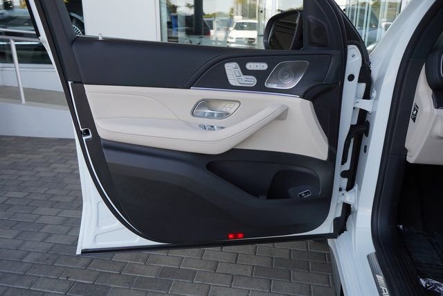New 2026 MANUFAKTUR Moonlight White Metallic Mercedes-Benz AMG® GLE 63 S 4MATIC+ SUV image 17