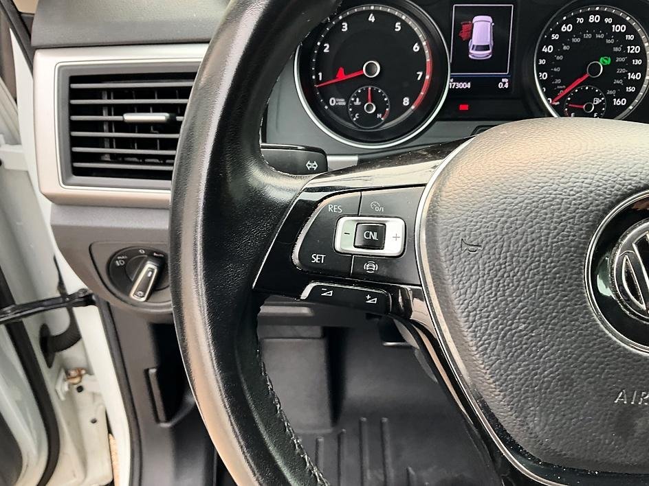 Used 2019 White Volkswagen 2.0T SE image 31