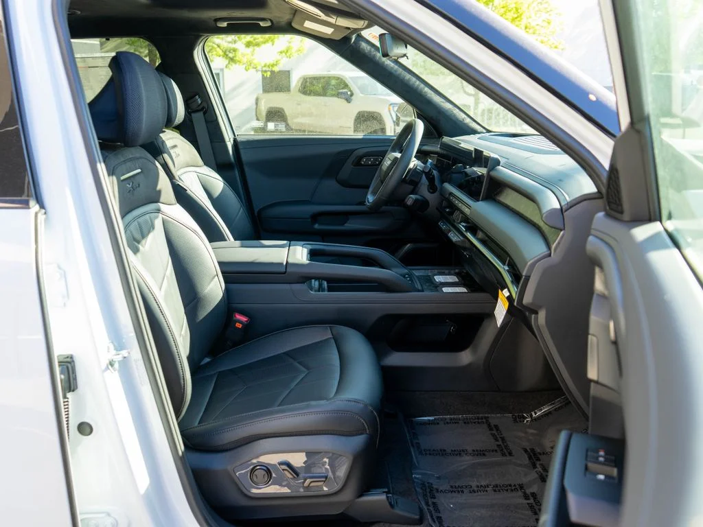 New 2027 Glacial White Pearl Kia X-Pro SX Prestige image 10