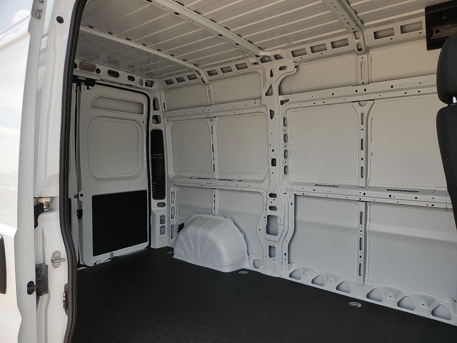 New 2026 Bright White Clear-Coat  Paint Ram PROMASTER 1500 TRADESMAN CARGO VAN HIGH ROOF 136