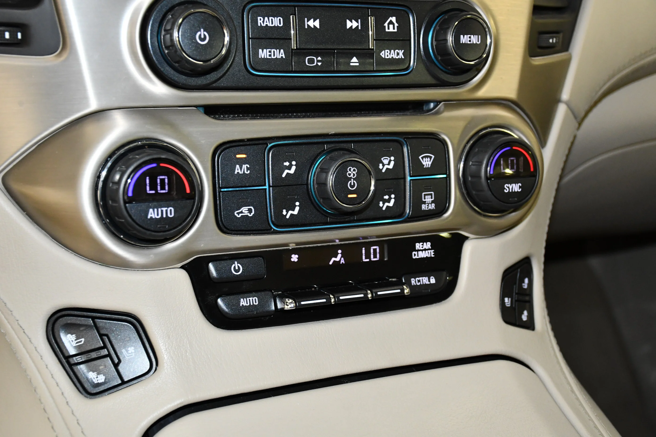 Used 2018 Onyx Black GMC Denali image 31