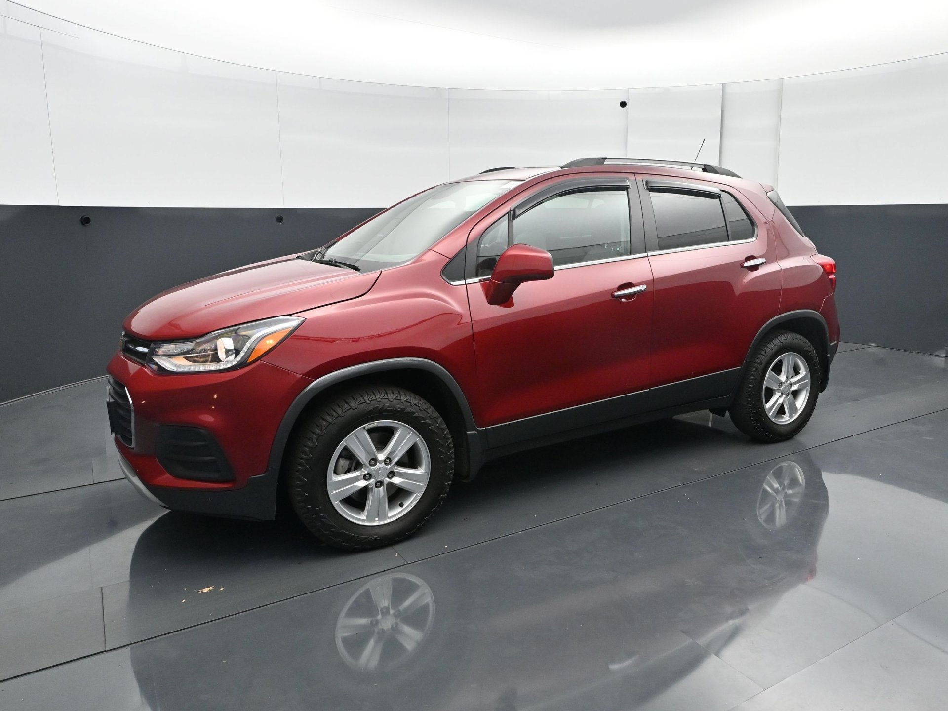 Used 2019 Chevrolet Trax LT with VIN 3GNCJPSBXKL191750 for sale in White Bear Lake, Minnesota