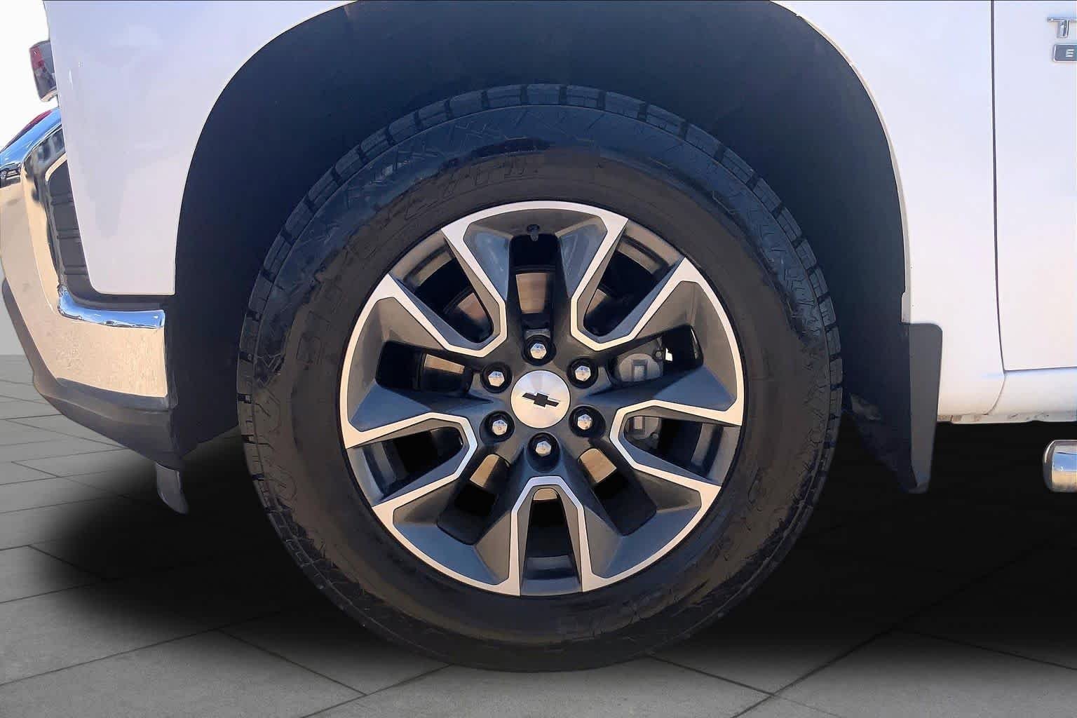 Used 2019 Summit White Chevrolet LT image 11