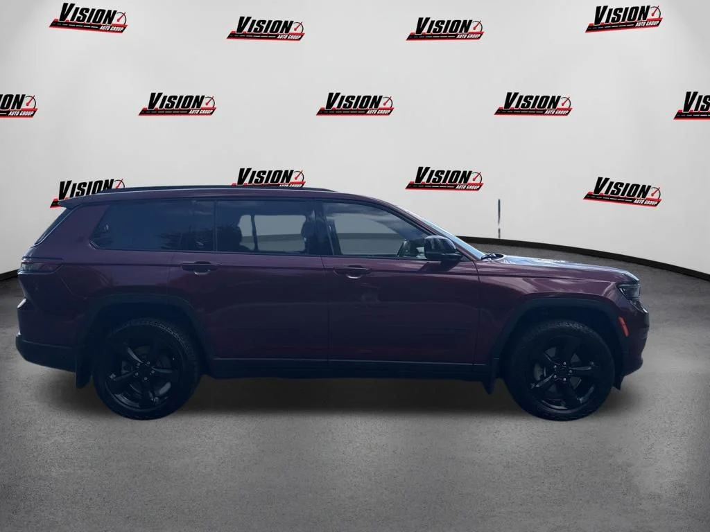 Used 2023 Red Jeep Altitude image 4