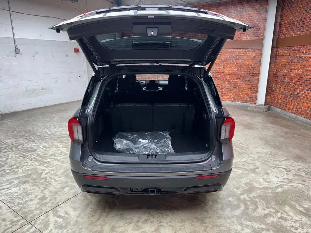 New 2026 Carbonized Gray Metallic Ford ST-Line image 27