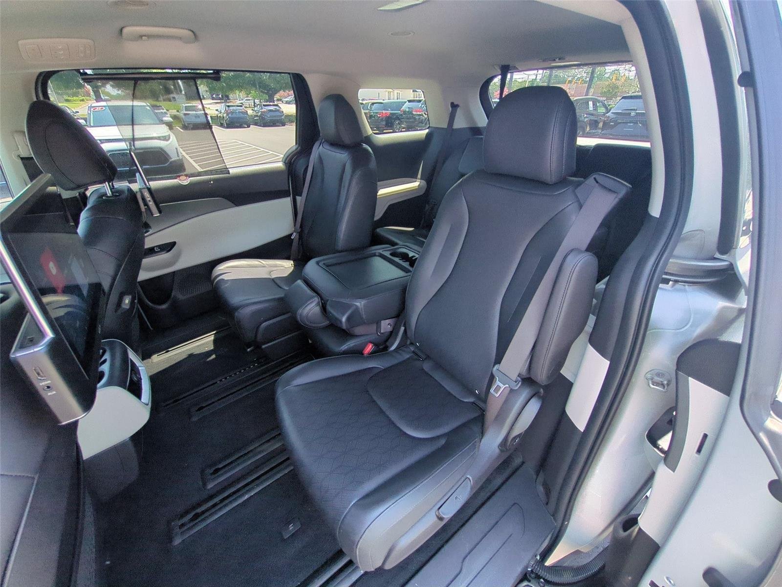 Used 2022 Silky Silver Kia LXS image 32