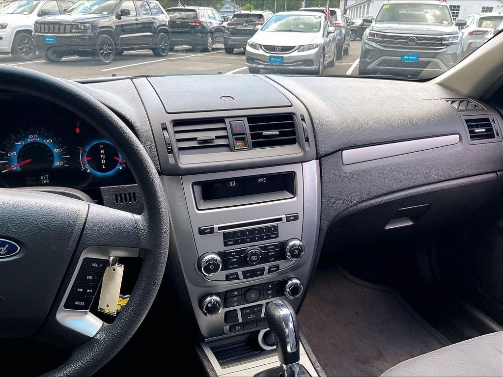 Used 2012 Blue Ford SE image 16