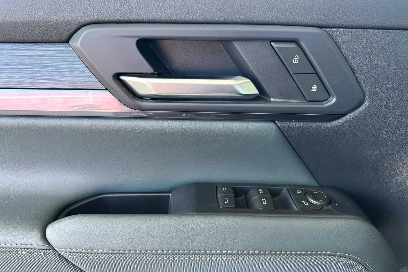 2026 GMC Terrain AT4 - Photo 9