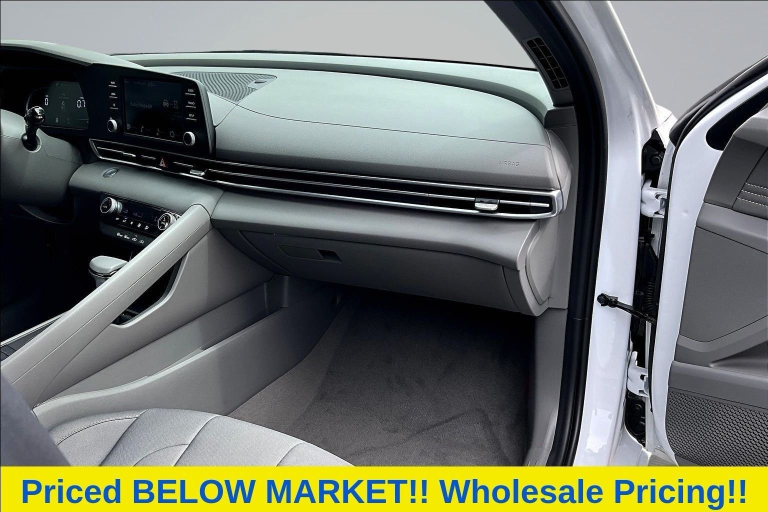 Used 2026 White Hyundai SEL Sport image 17