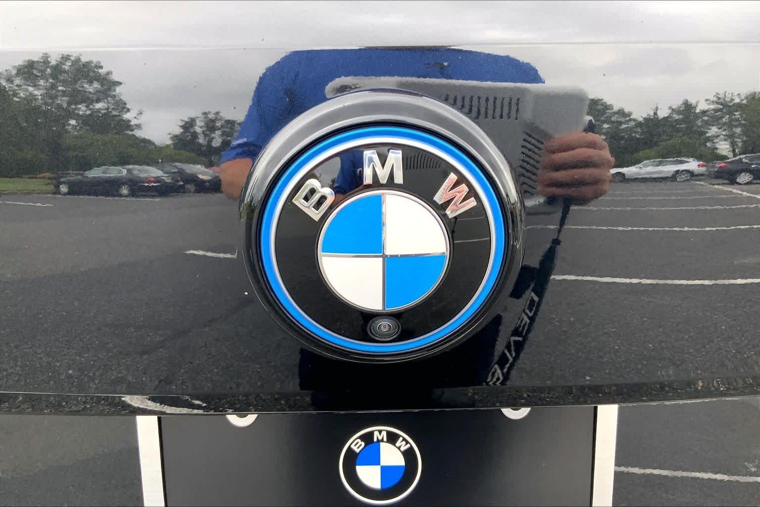 Used 2024 Black Sapphire Metallic BMW xDrive50 image 29