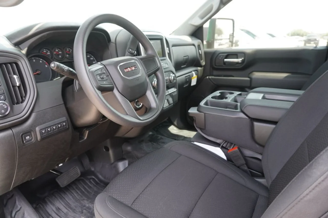2025 GMC Sierra 3500HD Pro - Photo 18