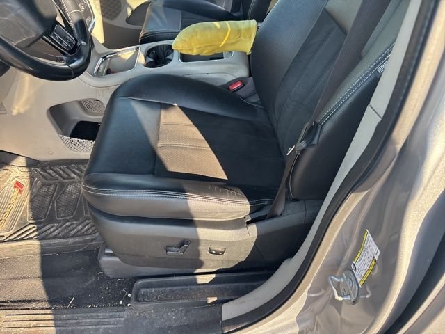 Used 2019 Silver Dodge SXT image 7