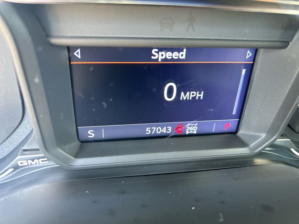 Used 2022 White GMC Elevation image 12