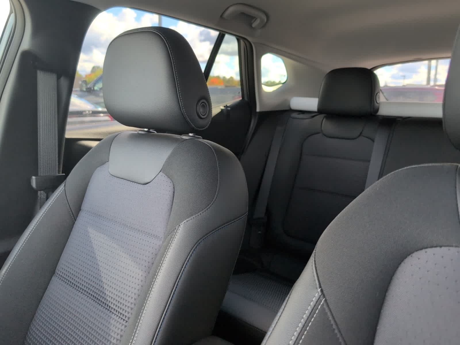 Used 2025 Sterling Gray Metallic Chevrolet LT image 17