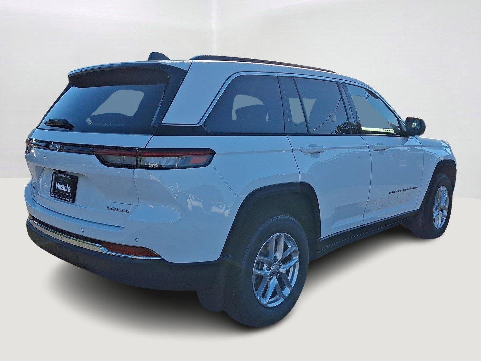 New 2026 Bright White Clearcoat Jeep Laredo X image 3