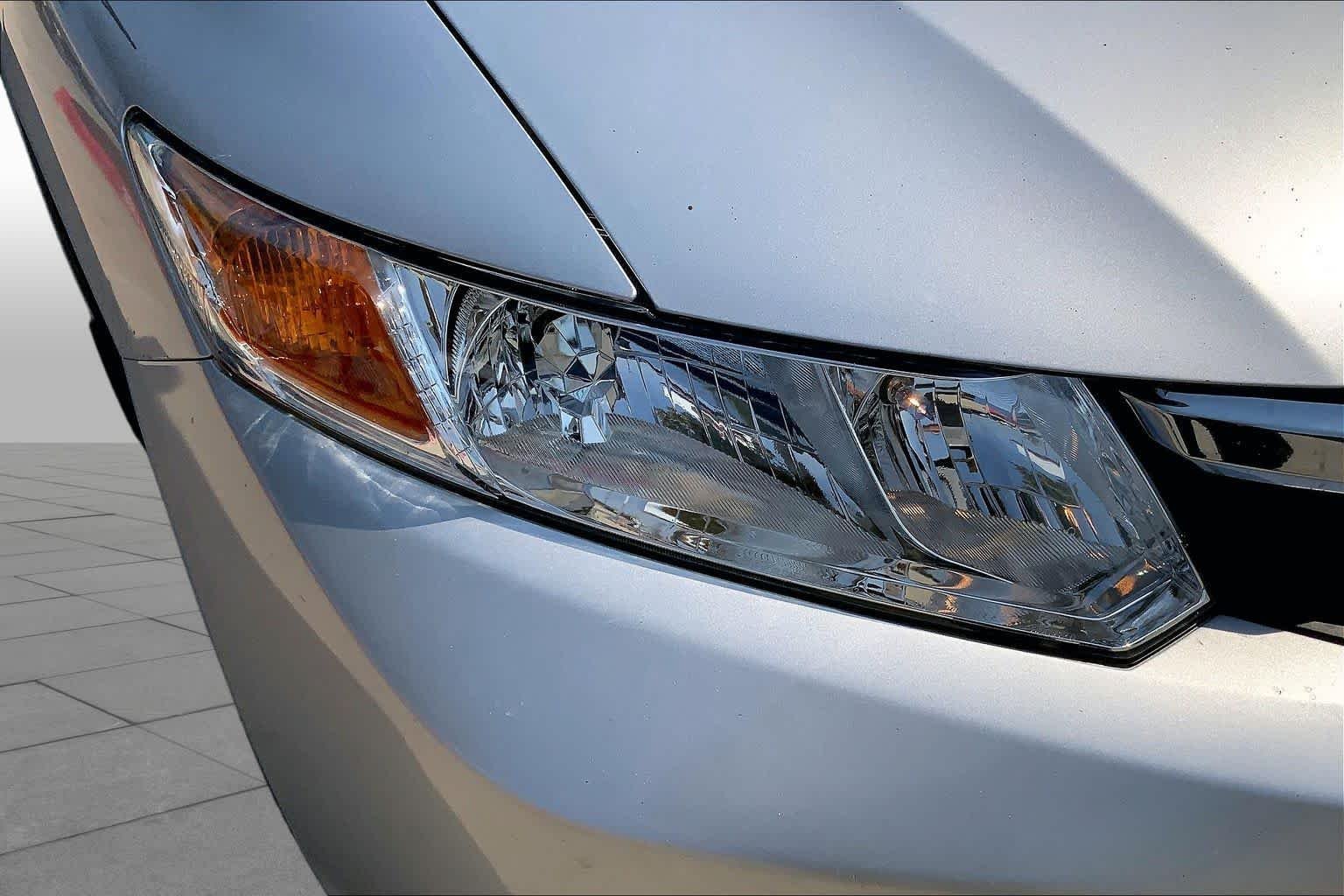 Used 2012 Alabaster Silver Metallic Honda LX image 26