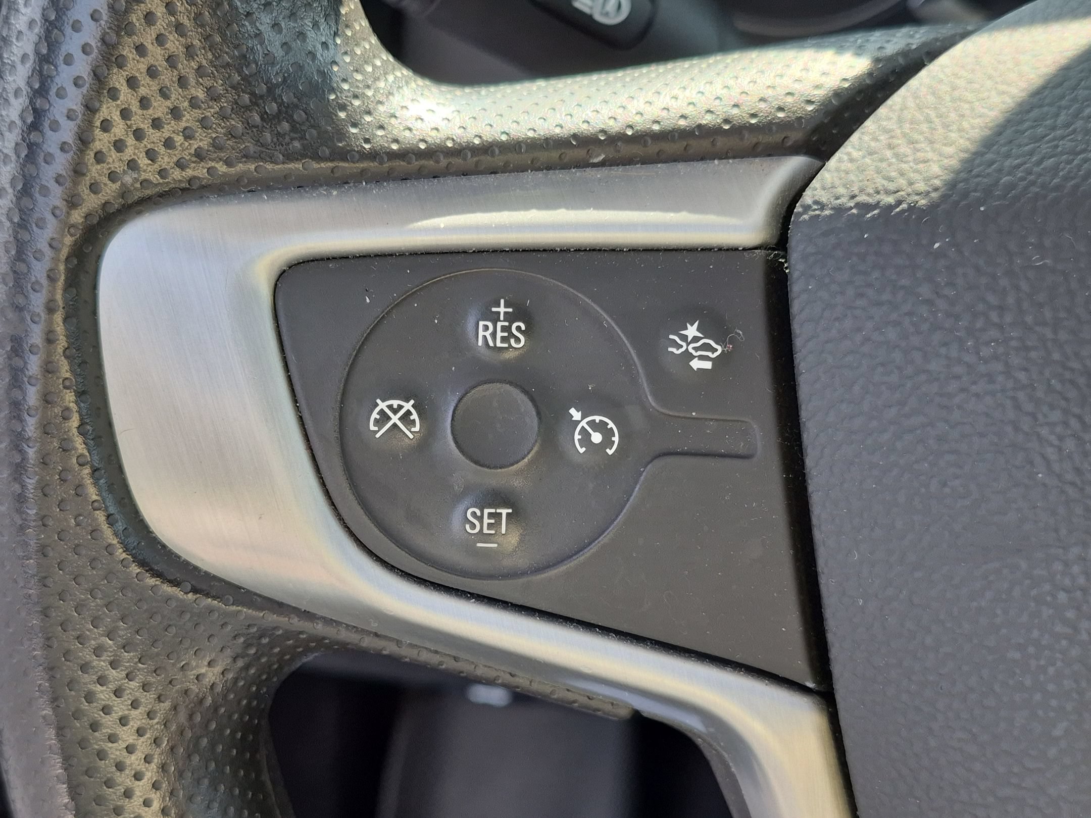 Used 2022 Summit White GMC SLE image 16