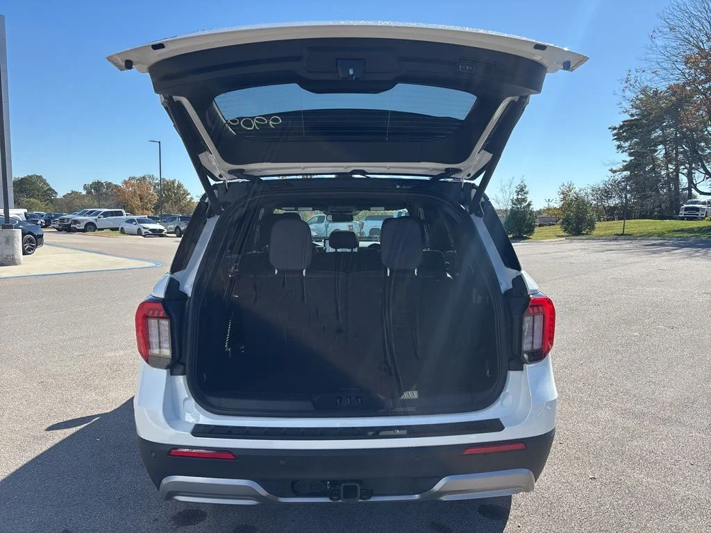 New 2026 White Ford Platinum image 8