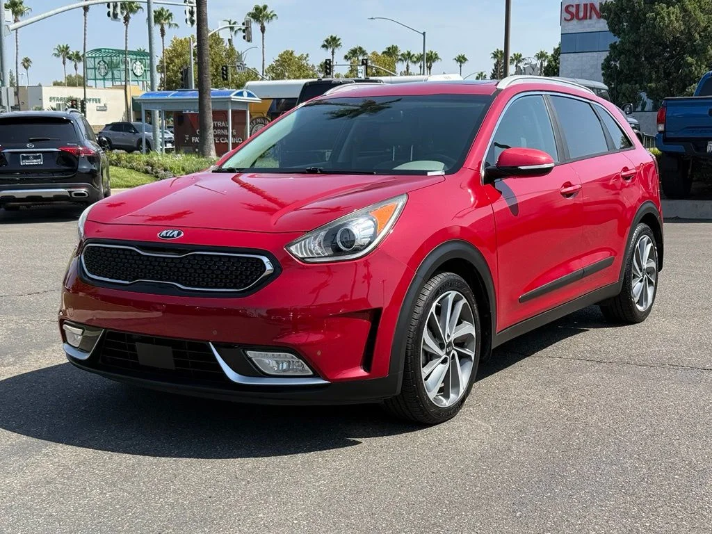 Used 2018 Red Kia Touring image 8