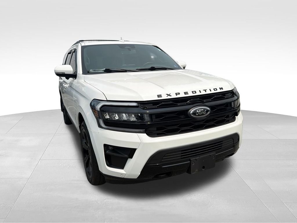Used 2022 White Ford Limited image 9