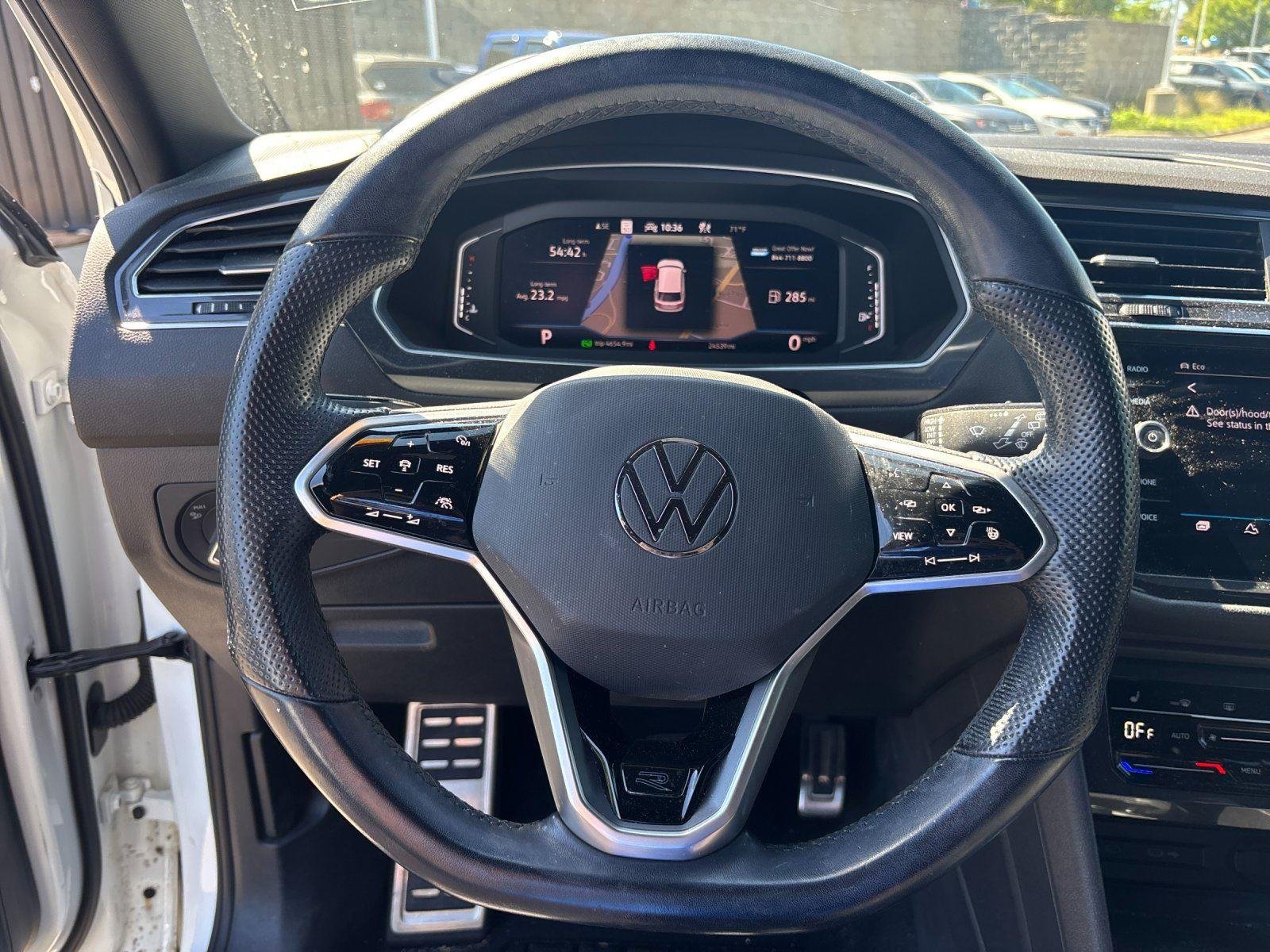 Used 2022  Volkswagen SEL R-Line image 18