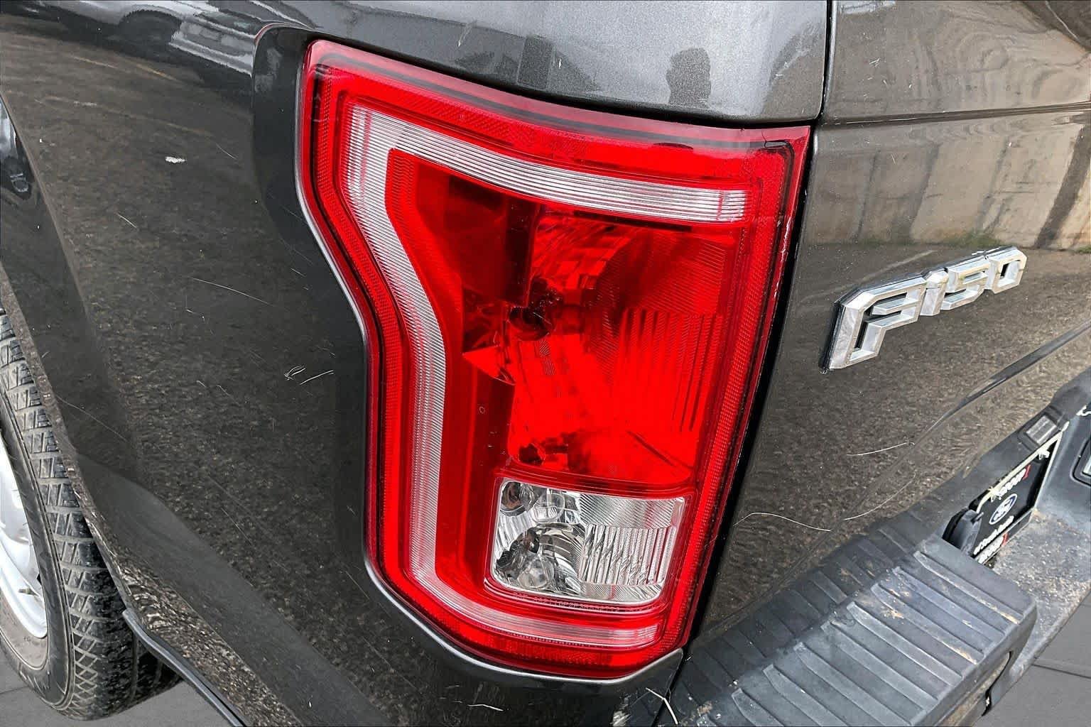 Used 2015 Magnetic Metallic Ford XL image 28