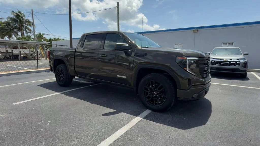 Used 2023 Brown GMC Elevation image 2