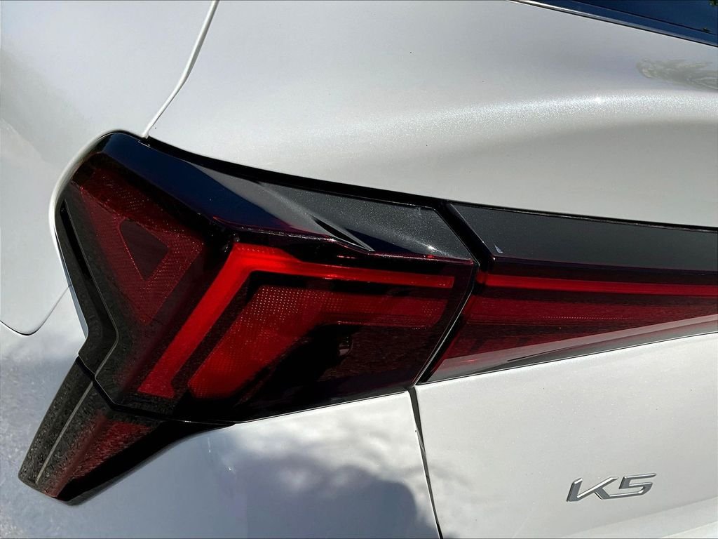 Used 2025 White Kia LXS image 24